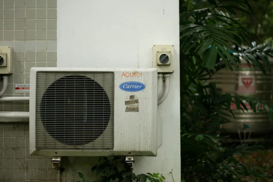 Instalación de aerotermia y placas solares en vivienda particular, Lanzarote